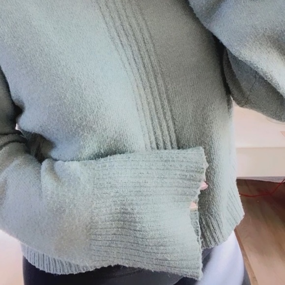 THE SOFTEST SWEATER! - Picture 2 of 5